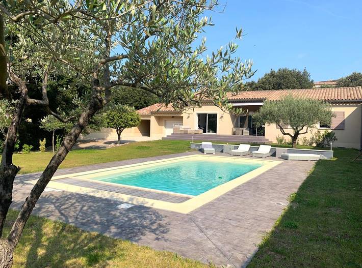 Gîte pour 6 personnes, avec jardin ainsi que terrasse et piscine, animaux acceptés