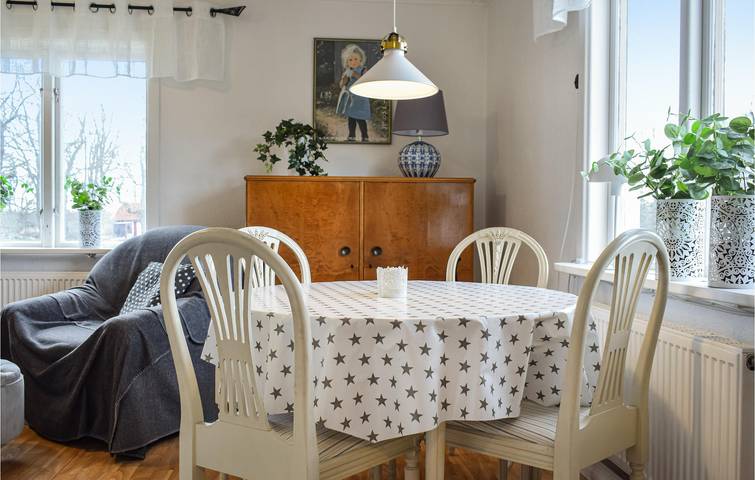 Hus för 6 Personer med trädgård in Svenska Östersjön