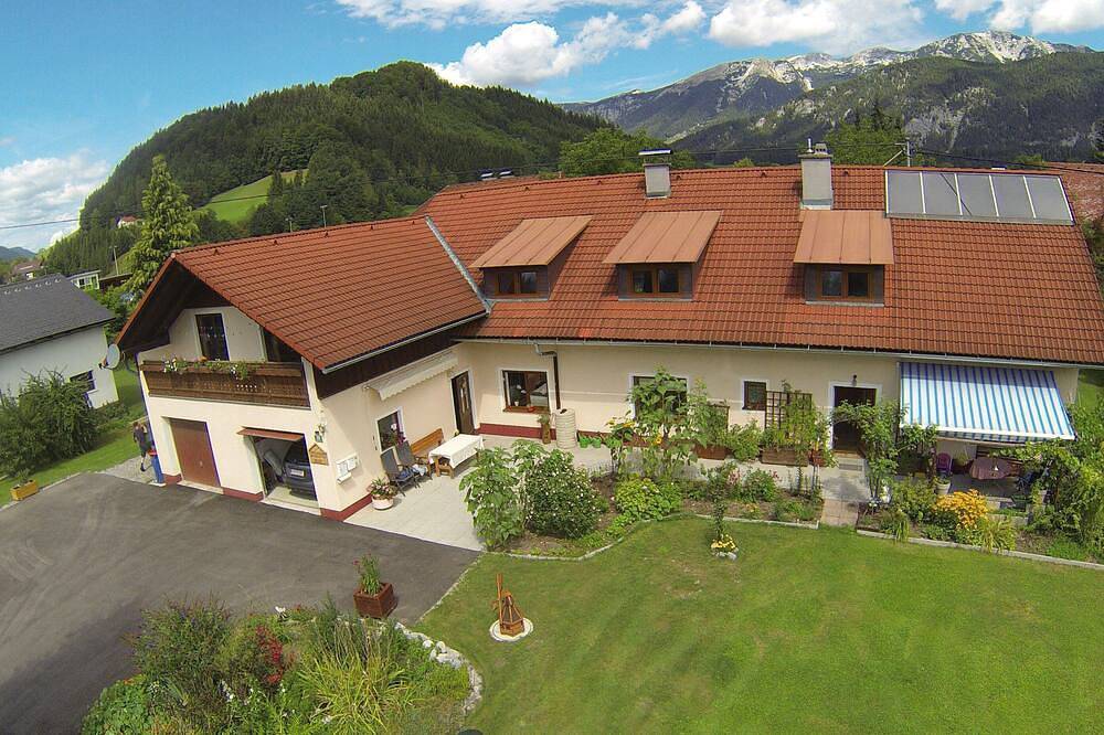 Ganze Wohnung, Grosszügige Ferienwohnung mit grossem Garten, Terrasse und tollem Bergblick in Windischgarsten, Kirchdorf an der Krems (Bezirk)