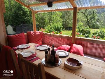 Gîte pour 14 personnes, avec balcon ainsi que jardin et piscine à Chantelouve