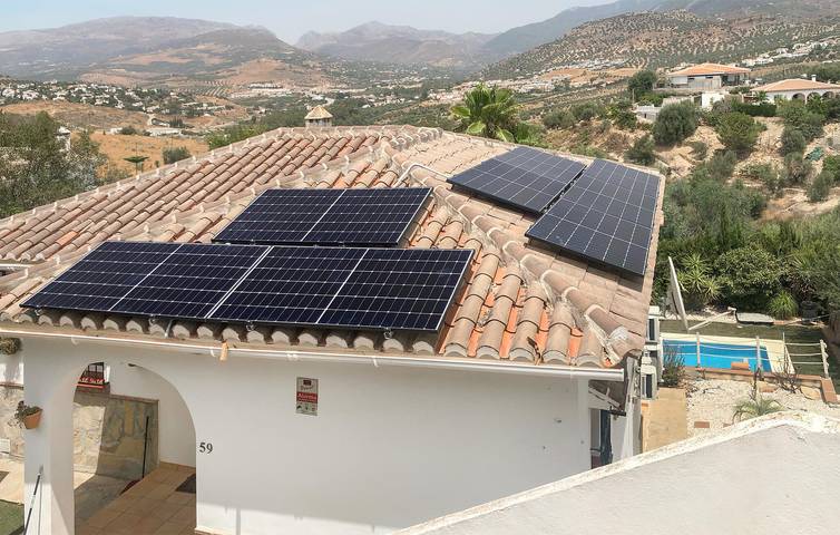 Apartamento para 5 personas, con Terraza además de Jardín y Piscina en Viñuela