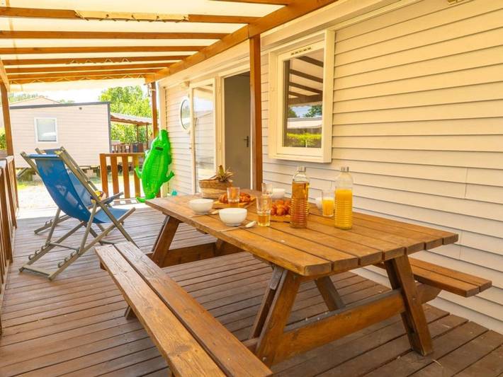 Camping pour 4 personnes, avec terrasse et piscine à Vic-la-Gardiole - 2