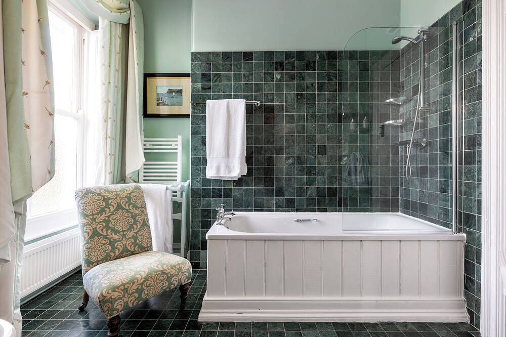 Historic Galway City House, Space and Privacy, Sleeps up to 6. Central Location. in Galway, County Galway
