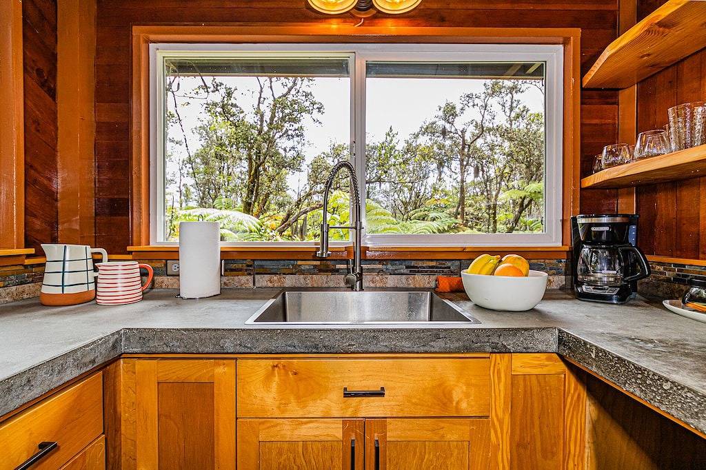 Darling, Private Cottage Near Hawaii Volcanoes Nat'l Park in Royal Hawaiian Estates, Volcano