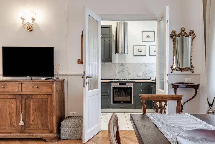 Maison Flora: Historic, Elegant Home with Parking in Oltrarno