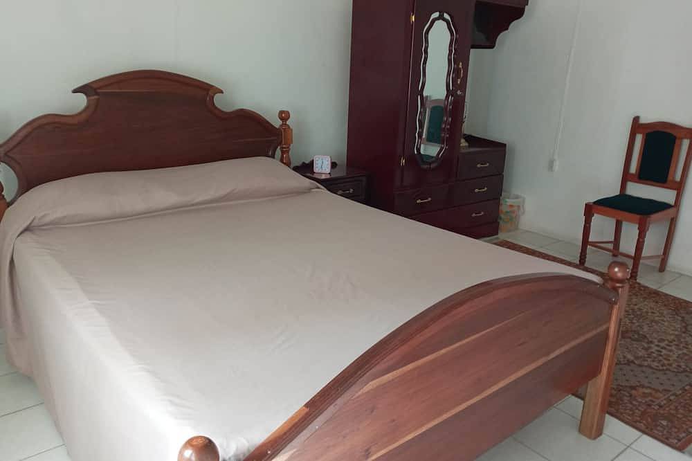 The Bungalow is 900 sq ft. in Puget-sur-Argens, Draguignan region