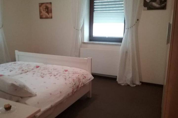 Ganze Wohnung, Gemütliches Domizil (65qm) mit eigener bestuhlter Terrasse in Frankenalb
