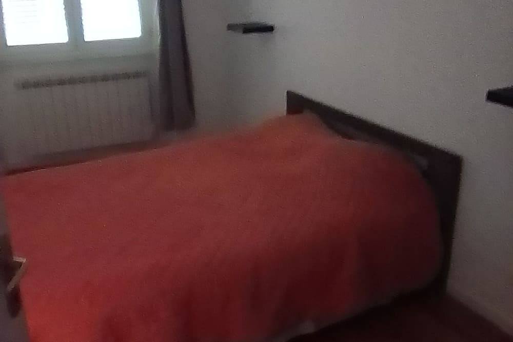 Appartement entier, 32m2 1er etage in Bourg-Argental, Parc Naturel Régional du Pilat