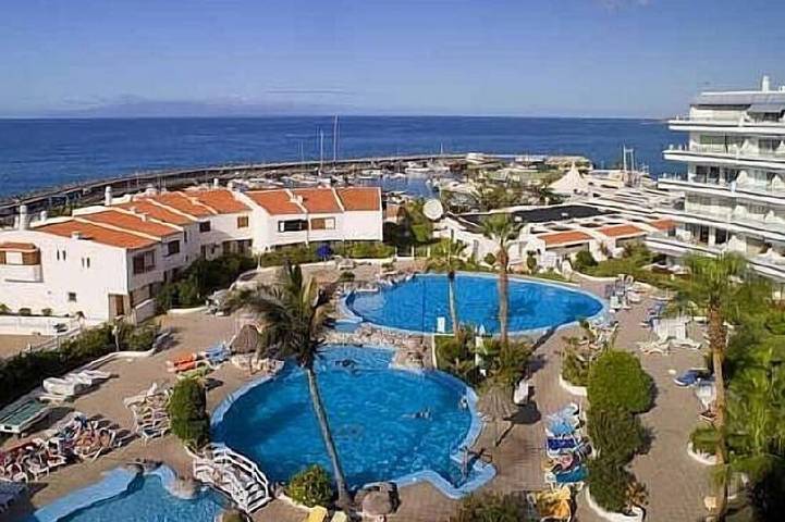 Holiday home for 7 people, with garden and balcony as well as pool in Costa Adeje