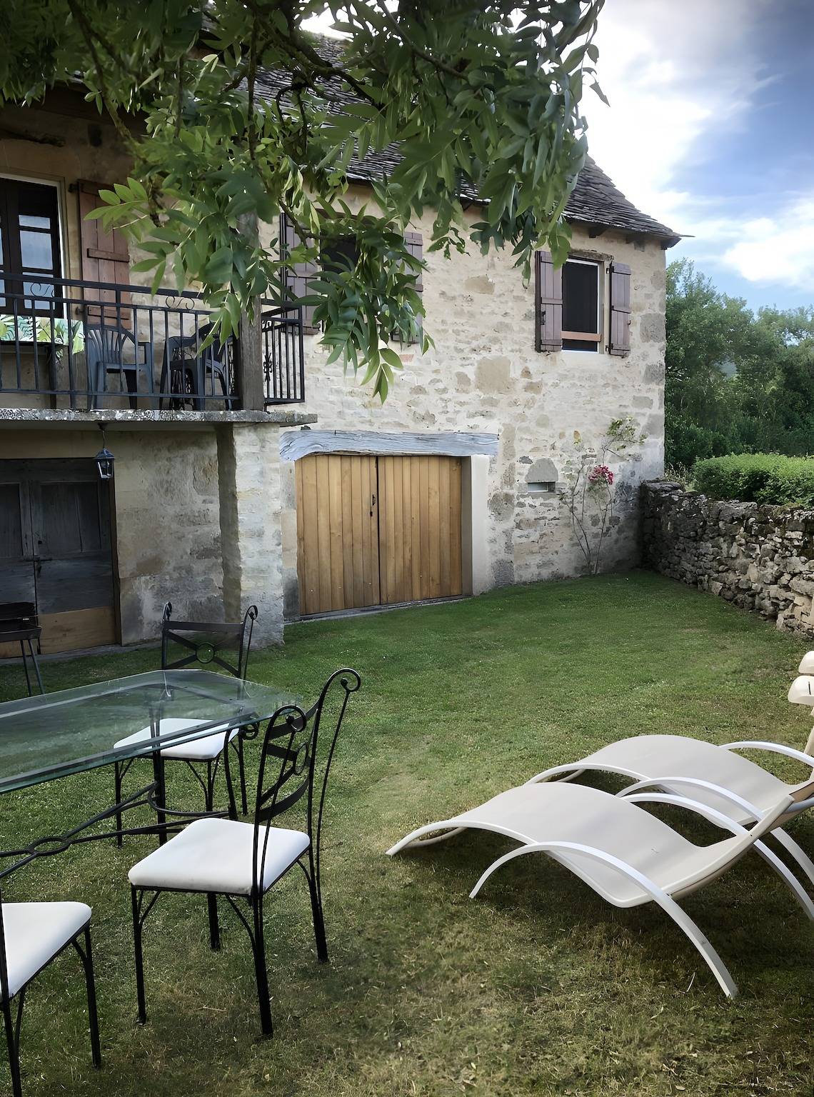 Gîte Du Cayrou: terraza privada, jardín, Wi-Fi, ideal para familias en Bournazel in Bournazel, Aveyron (desambiguación)
