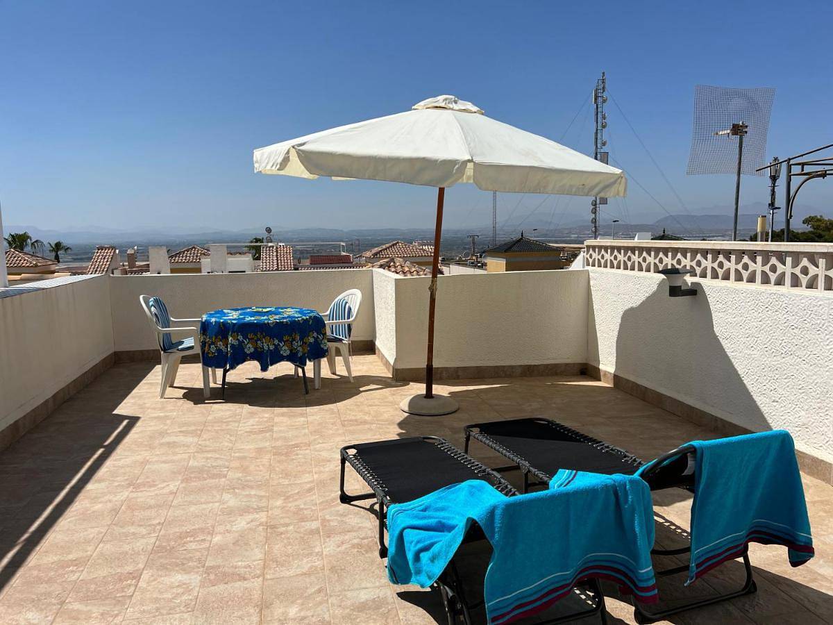 Apartamento inteiro, Top-floor apartment with 65 m2 sun terrace, renovated kitchen and bathroom in Monte Faro, Costa Blanca
