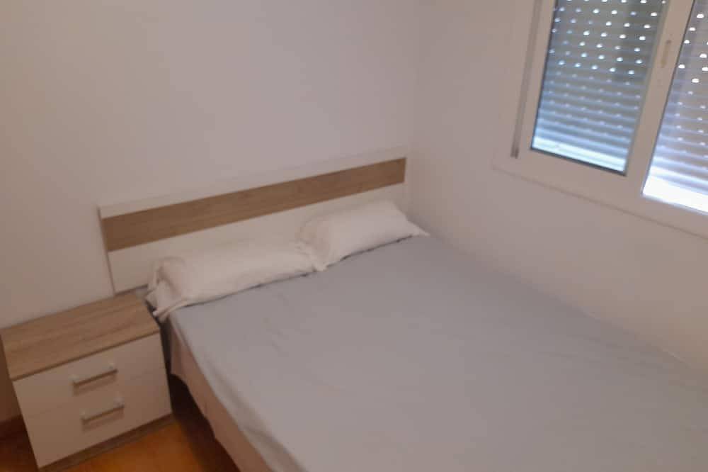 Entire apartment, 1F Apto Moderno, 80m2, 2 Dorm, 4 Huéspedes Aire Acond, Wifi in La Línea de la Concepción, Costa de la Luz