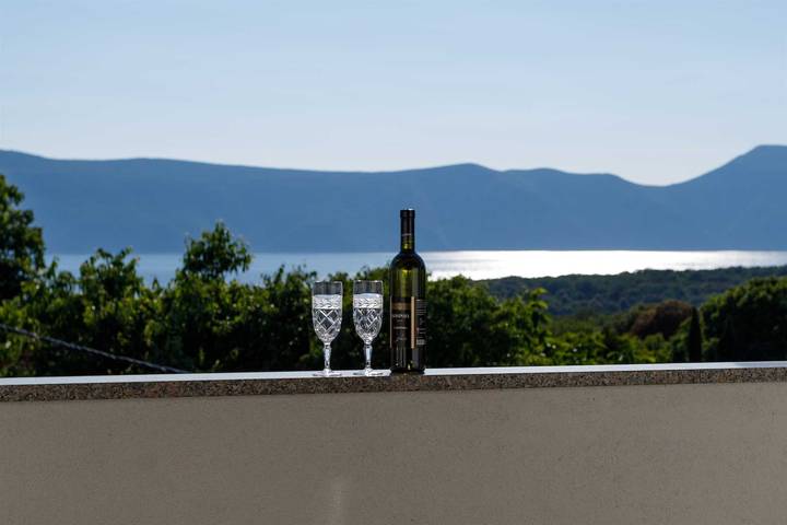 Ferienwohnung für 6 Personen, mit Balkon/Terrasse und Terrasse, kinderfreundlich in Pinezici - 2