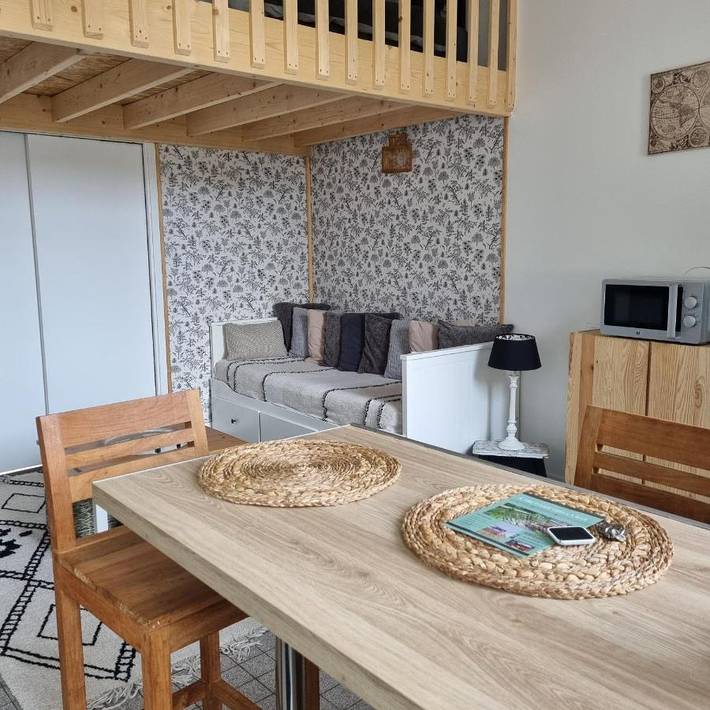 Location de vacances pour 4 personnes, avec jardin à Isigny-le-Buat - 2