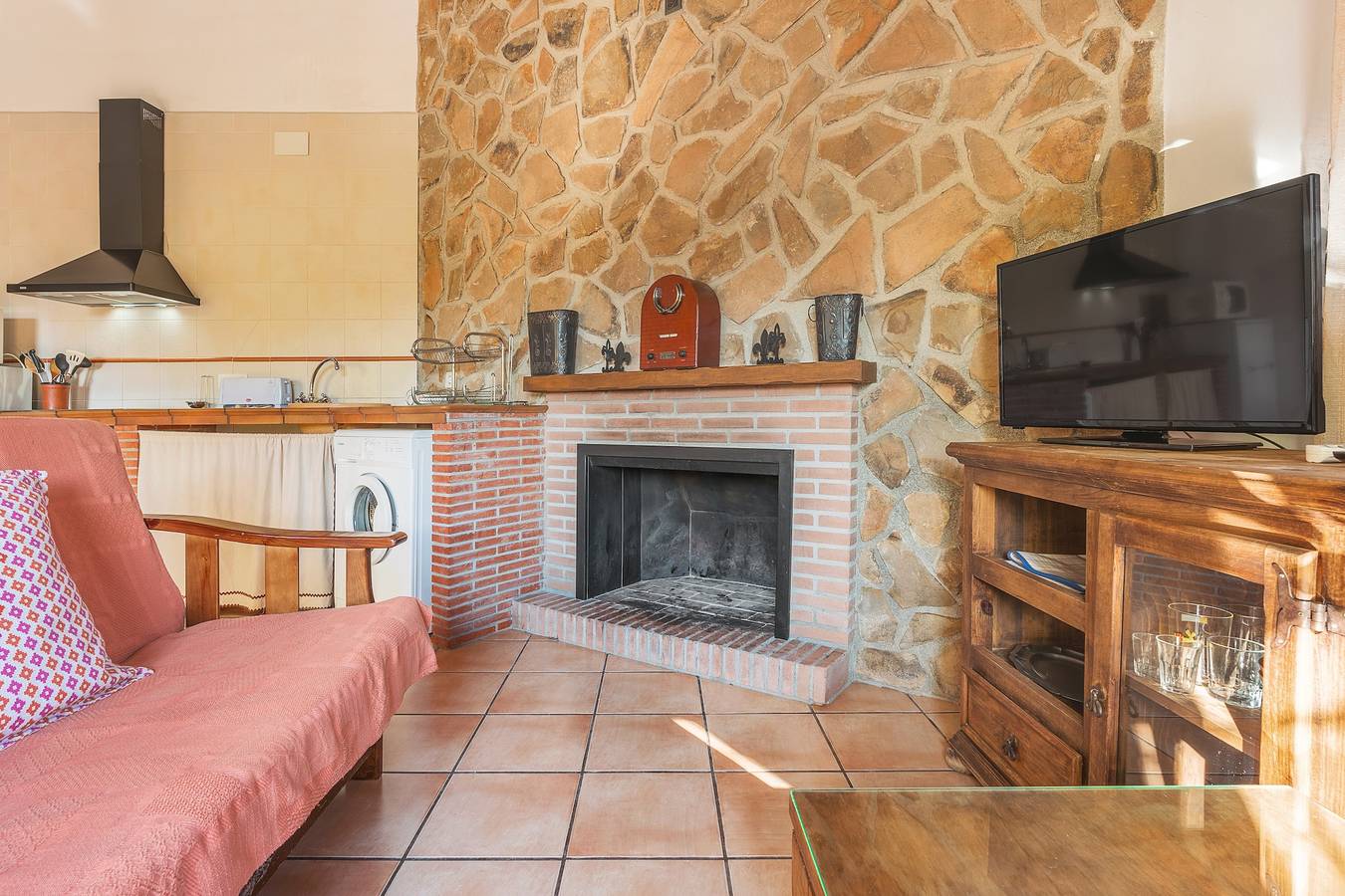 Apartamento entero, Apartamento 'Casa Rocío' con vistas a la montaña, Wi-Fi y aire acondicionado. in Castril, Geoparque de Granada