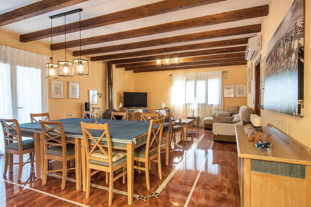 Awesome home in Llucmajor with private swimming pool, can be inside or outside in Llucmajor, South Majorca