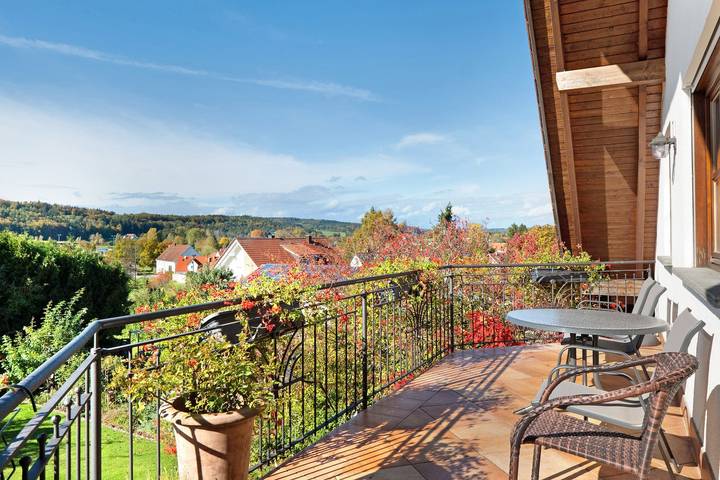 Ganze Wohnung, Ferienwohnung im Rosengarten mit Balkon und Wlan in Ebenweiler, Region Bodensee-Oberschwaben