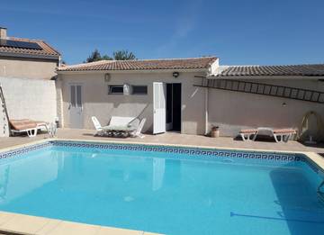 Gîte pour 2 personnes, avec terrasse ainsi que jardin et piscine à Salles-d'Aude