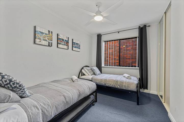 Holiday home for 10 people, with garden and balcony in Aldinga Beach