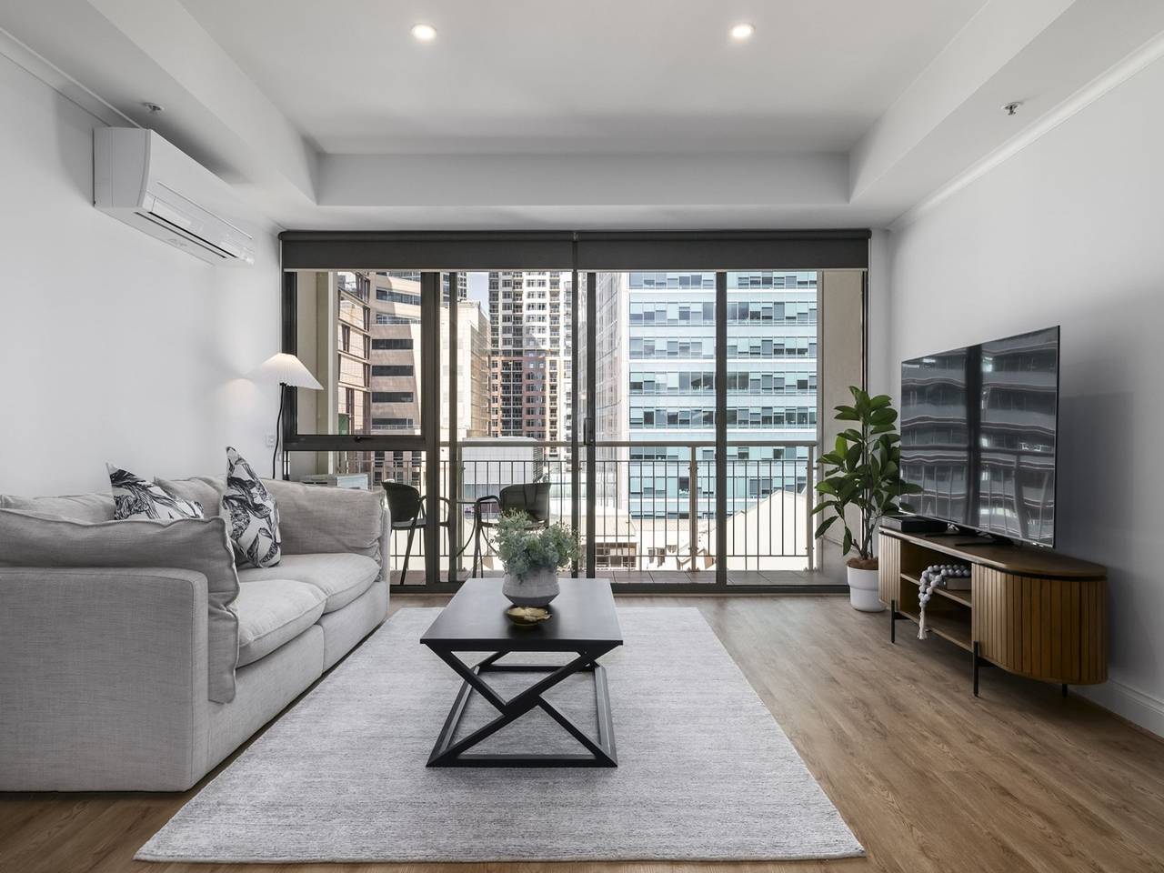 Entire apartment, Spacious 3-Bed Apartment in Melbourne Cbd in Melbourne, Victoria