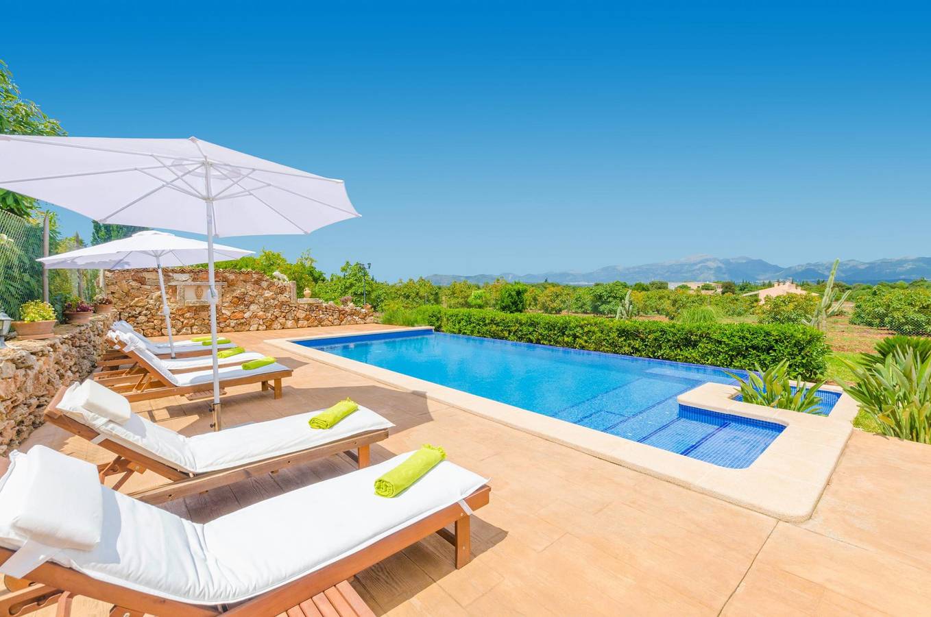 Es Moyà Des Pins - Villa con piscina privada en Muro. Wifi Gratis in Muro, Mallorca Norte
