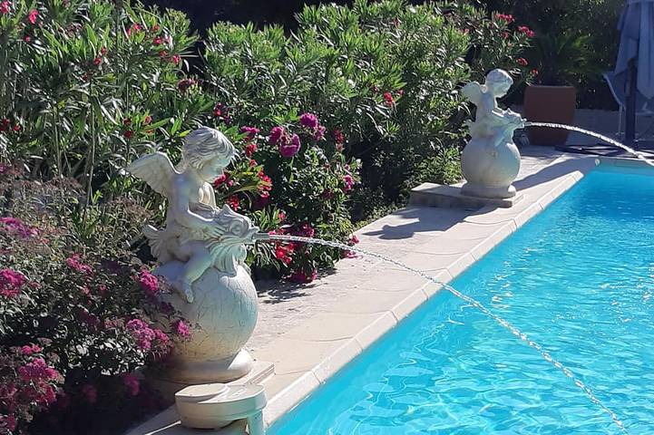 Location de vacances pour 6 personnes, avec Jacuzzi ainsi que Terrasse et Jardin à Belcodène