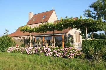 Gîte pour 16 personnes, avec jardin et vue à Lo-Reninge
