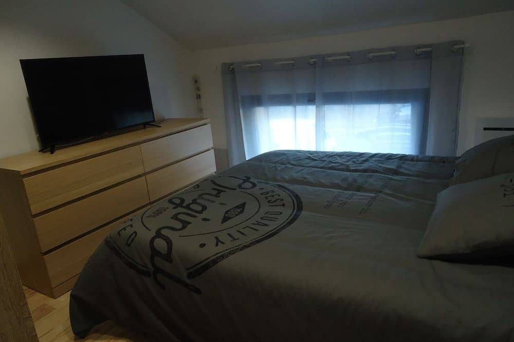 Entire apartment, Nice duplex with terraces, jacuzzi, city fiber in Tarbes, Hautes-Pyrénées