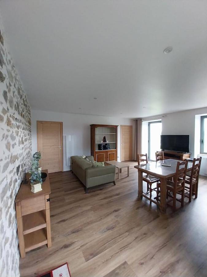 Gîte pour 4 personnes, avec Terrasse ainsi que Jardin et Vue à Saint-Germain-Lespinasse