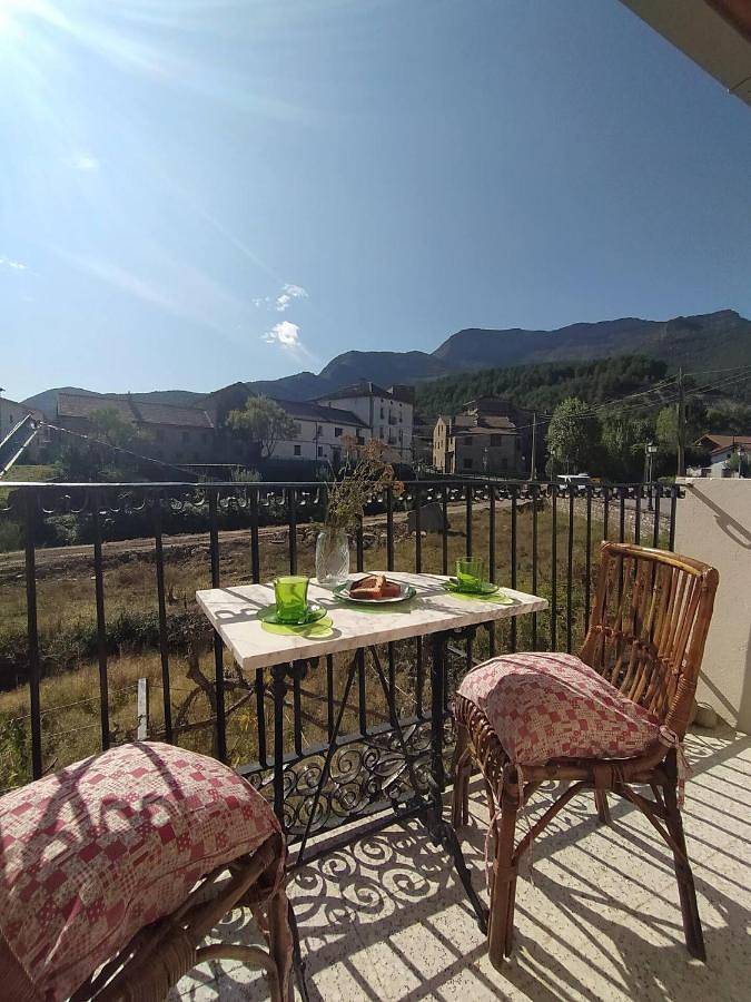 Casa rural para 4 personas, con jardín en Fiscal - 2