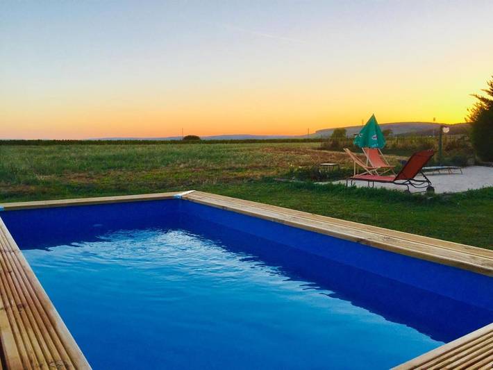 Maison de vacances pour 5 personnes, avec terrasse ainsi que jardin et piscine