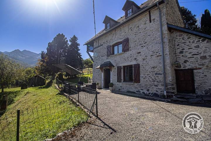 Gîte pour 5 personnes, avec jardin et terrasse, animaux acceptés