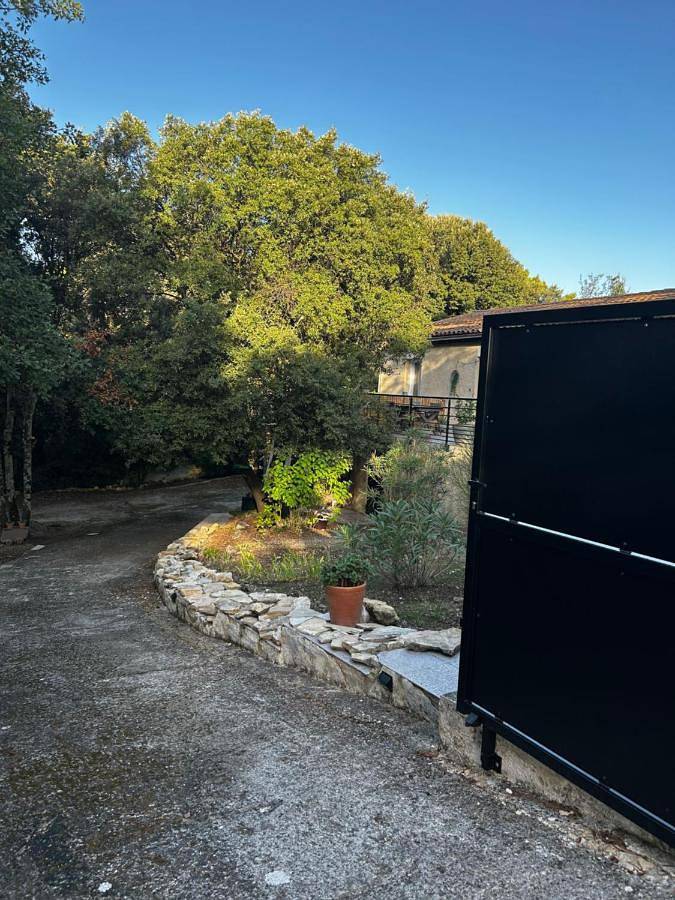 Gîte pour 2 personnes, avec piscine ainsi que vue et jardin, animaux acceptés à Puget - 2