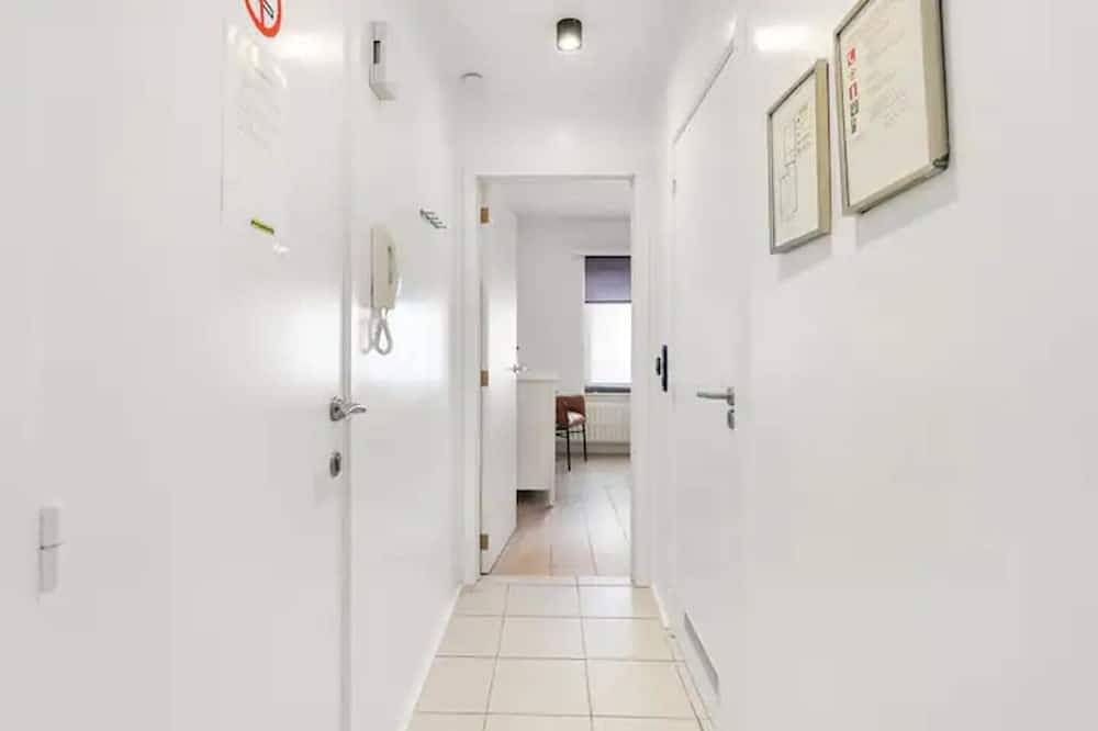 Geheel appartement, Sunny Apartment 500m from the beach in Stad Oostende, Oostende