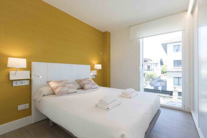 Appartamento intero, Brunet IV | The Rentals Collection in Playa de la Concha, San Sebastian