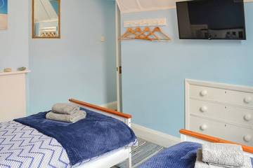 Log Cabin for 6 People in Hornsea, East Riding of Yorkshire, Photo 4