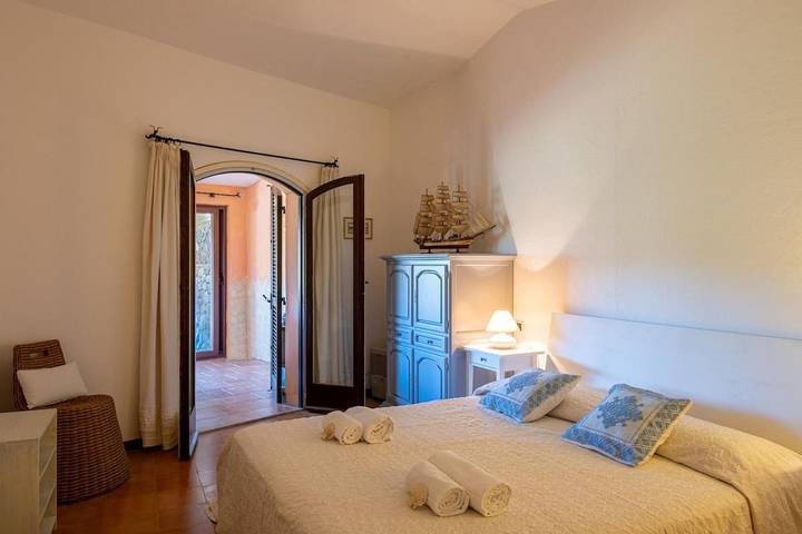 Villa pour 5 personnes, avec jardin ainsi que vue et piscine, animaux acceptés à Porto Cervo