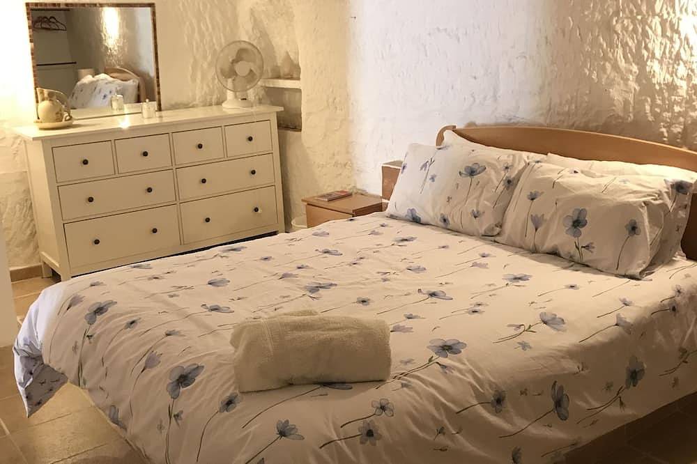 Cave with private pool in Cortes de Baza, Geoparque de Granada