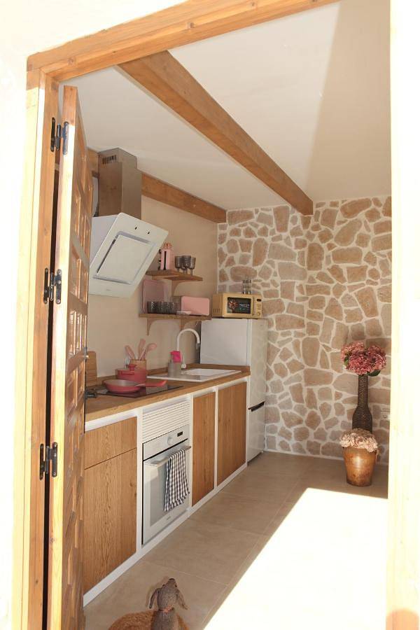Gîte pour 4 personnes, avec piscine ainsi que vue et terrasse dans Tolosa (Alcala del Jucar) - 3