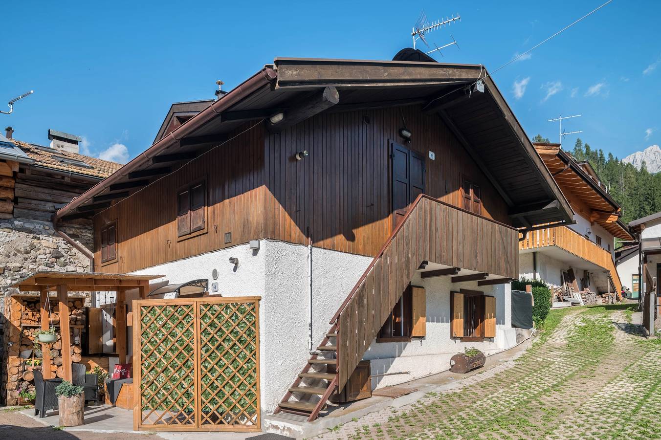 Entire apartment, Apartment 'Ciasa De Lucky' with Mountain View, Private Terrace and Wi-Fi in Forno, Moena
