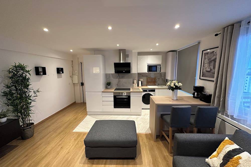 Ganze Wohnung, Charmantes renoviertes Apartment in ruhiger Lage nahe Metro & Einkaufsmöglichkeiten in Bagnolet, Seine-Saint-Denis