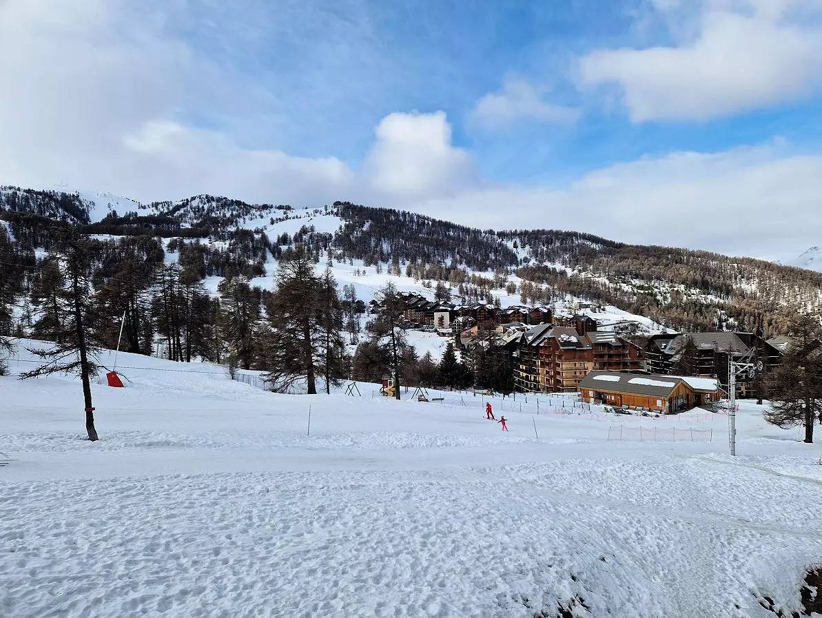 Estudio entero, Estudio + cabina esquina al pie de las pistas 4 personas - Presupuesto in Station de Risoul, Risoul