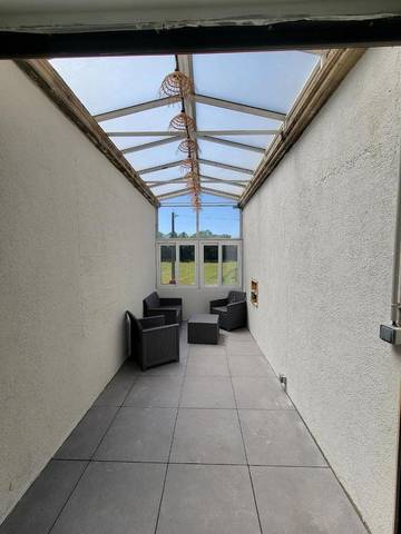 Gîte pour 6 personnes, avec terrasse et vue dans Centre équetre Jura-Sud
