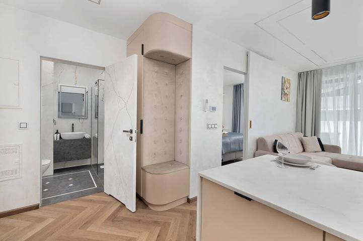 Ganze Wohnung, Klimatisiertes Appartement mit Balkon | Arbeitsbereich | Parkplatz in Lublin, Lublin und Umgebung