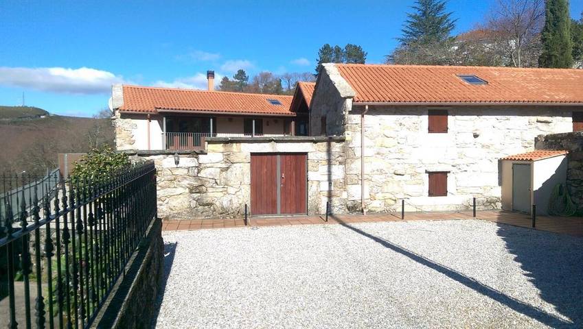Chalet para 8 personas, con piscina además de jardín y vistas en Galicia - 4