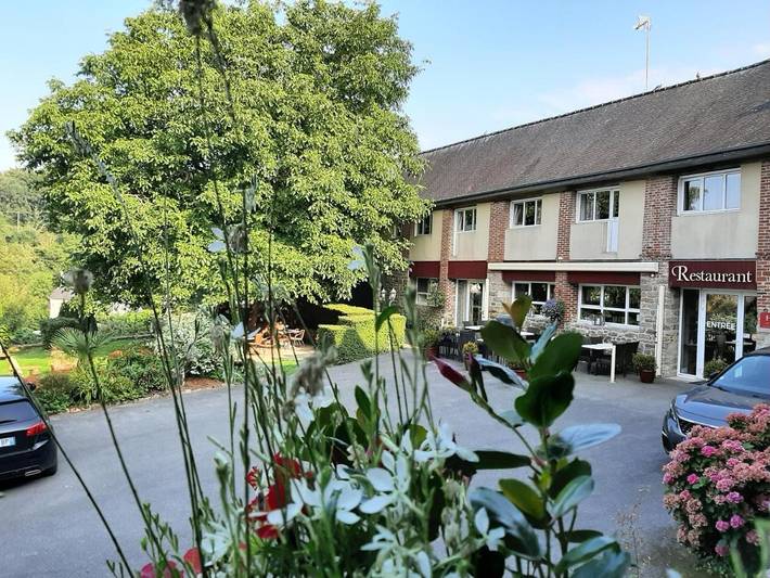 Hôtel pour 2 personnes, avec Terrasse et Jardin à Moncontour