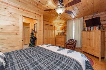 Log Cabin for 8 Guests in Deep Creek Lake, Garrett County, Picture 4