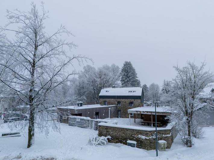 Location de vacances pour 12 personnes, avec vue ainsi que jardin et sauna dans Wévercé