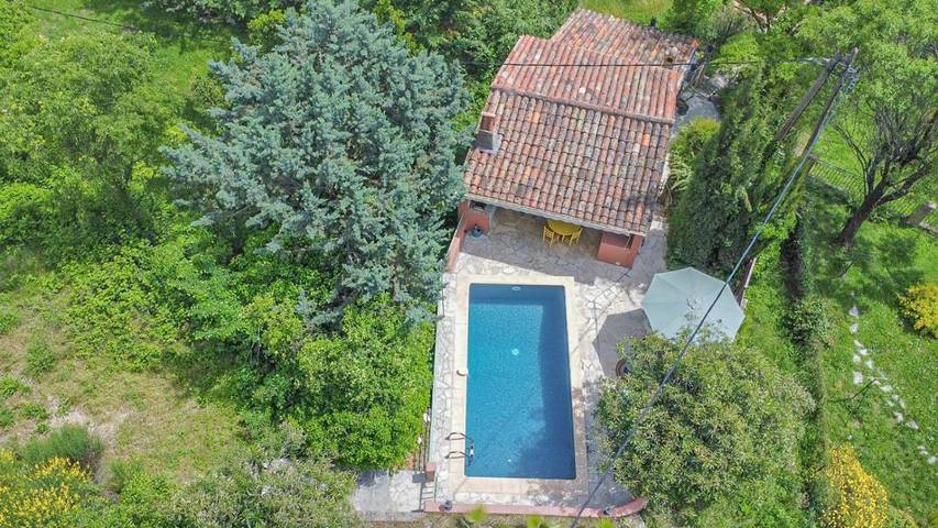 Vakantiehuis voor 4 personen, with Terras and Tuin as well as Zwembad and Uitzicht in Seillans