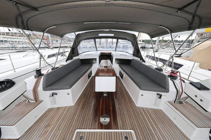 Boat for 8 people with hot tub in Vancouver, British Columbia